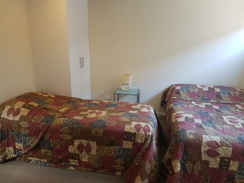Bentley Waterfront Motel & Cottages - Tourism Canberra 26