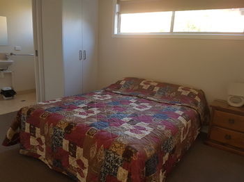 Bentley Waterfront Motel & Cottages - Tourism Canberra 29