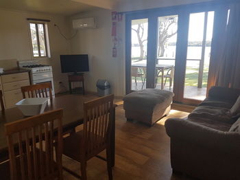 Bentley Waterfront Motel & Cottages - Tourism Canberra 75