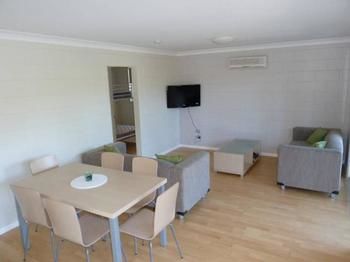Emerald Apartment - Tourism Canberra 4