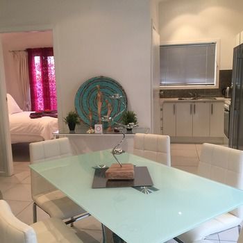 Sydney Executive Garden Villa - Tourism Canberra 24