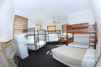 Sydney Darling Harbour Hotel - Tourism Canberra 12