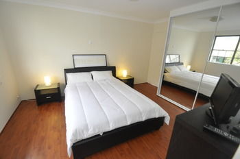 Balmain 2 Mont Furnished Apartment - Tourism Canberra 4