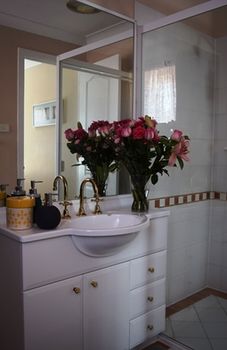 Cutmore Cottages - Bagala Bungalow - Tourism Canberra 11