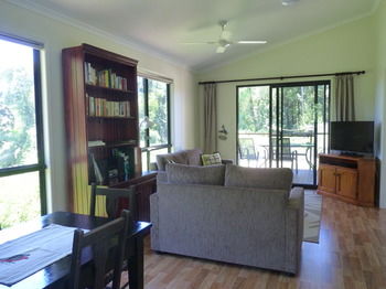 Bellthorpe Stays - Tourism Canberra 15