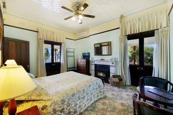 CBC Bed & Breakfast & Cafe - Tourism Canberra 13