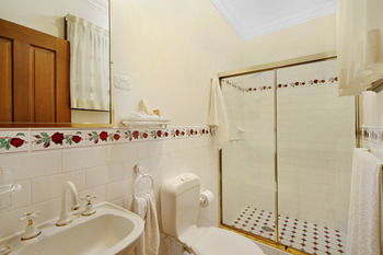CBC Bed & Breakfast & Cafe - Tourism Canberra 28