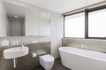 Meriton Serviced Apartments Church Street - Tourism Canberra 6