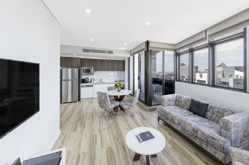 Meriton Serviced Apartments Church Street - Tourism Canberra 8