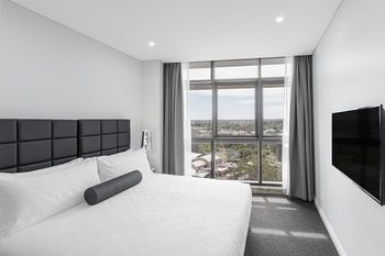 Meriton Serviced Apartments Church Street - Tourism Canberra 12