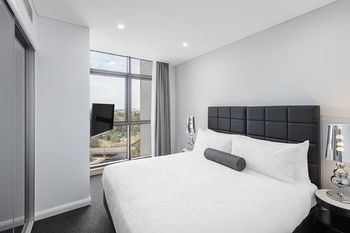 Meriton Serviced Apartments Church Street - Tourism Canberra 16