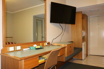 The Hermitage Motel - Tourism Canberra 9