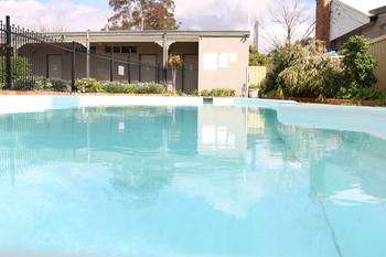 The Hermitage Motel - Tourism Canberra 17