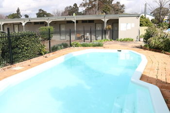 The Hermitage Motel - Tourism Canberra 18