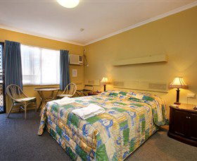 Ambassador Motor Inn - Tourism Canberra 1