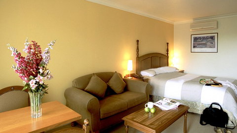 Best Western Plus The Tudor Box Hill - Tourism Canberra 1