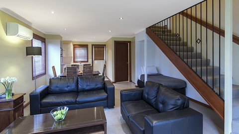 BEST WESTERN Colonial Village Motel - Tourism Canberra 1