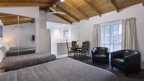 BEST WESTERN Colonial Village Motel - Tourism Canberra 2