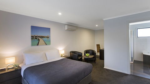 BEST WESTERN Colonial Village Motel - Tourism Canberra 3