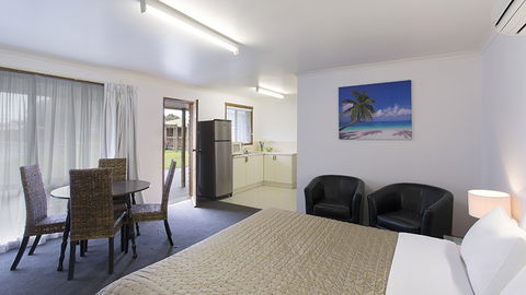 BEST WESTERN Colonial Village Motel - Tourism Canberra 4
