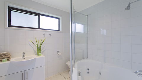 BEST WESTERN Colonial Village Motel - Tourism Canberra 5