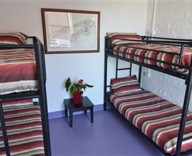 Hobart's Accommodation And Hostel - Tourism Canberra 1