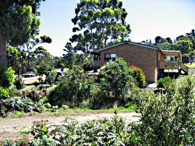 Daniel's Bay Retreat - Tourism Canberra 1