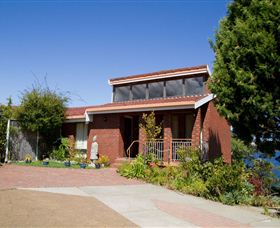 Waterside Accommodation - Derwent Retreat - Tourism Canberra 0
