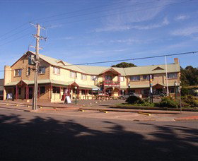 Parer's King Island Hotel - Tourism Canberra 0