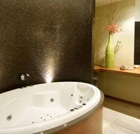 Hepburn Spa Pavilions - Saffron - Tourism Canberra