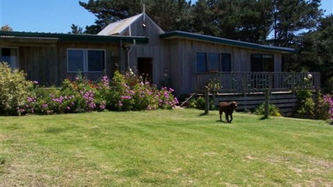 Clifton Beach Lodge - Tourism Canberra 0