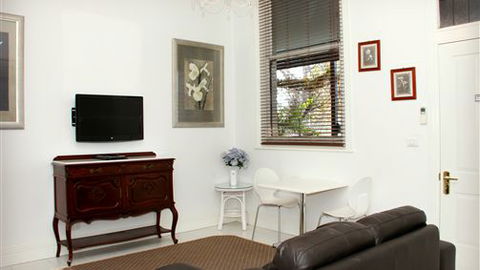 CocknBull Boutique Hotel - Tourism Canberra 1