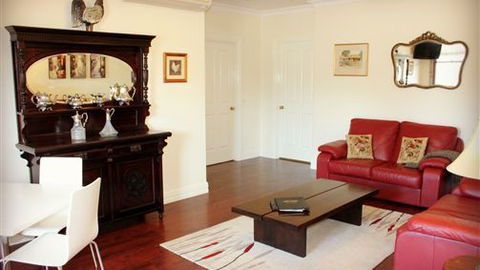 CocknBull Boutique Hotel - Tourism Canberra 4