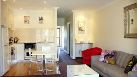 CocknBull Boutique Hotel - Tourism Canberra 3