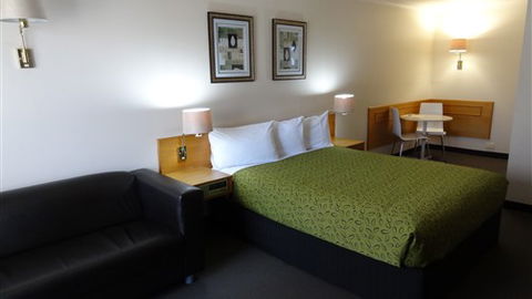 Hermitage Motor Inn - Tourism Canberra 1