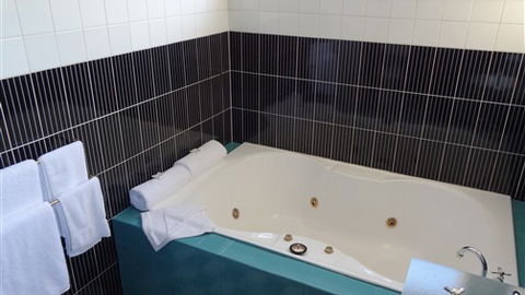 Hermitage Motor Inn - Tourism Canberra 5