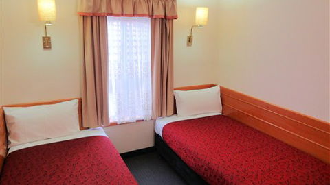 Hermitage Motor Inn - Tourism Canberra 7