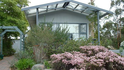 Blue Waters Cottages For Two - Tourism Canberra 0