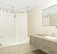 Quality Inn  Suites The Menzies - Tourism Canberra