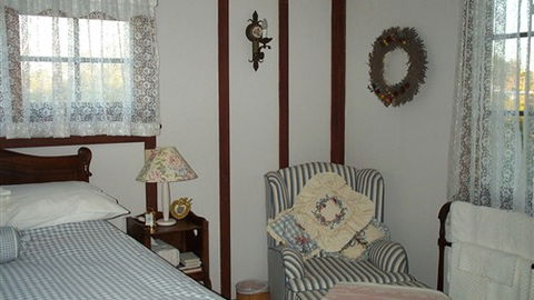 Briarswood Cottage Bed And Breakfast - Tourism Canberra 3
