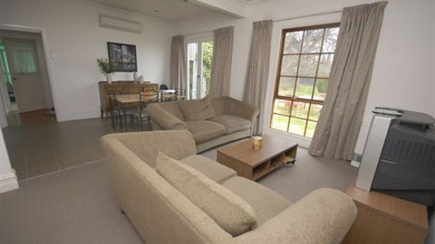 Bowden Cottage - Tourism Canberra 0