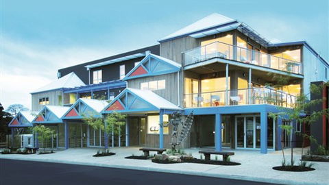 The Island Accommodation - Phillip Island YHA - Tourism Canberra 0