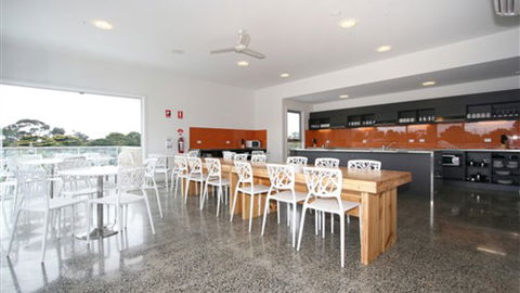 The Island Accommodation - Phillip Island YHA - Tourism Canberra 4