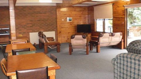 Feathertop Chalet - Tourism Canberra 4