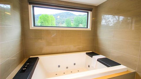 The BASE Luxury Villas - Tourism Canberra 5