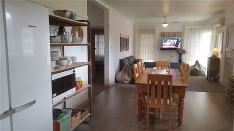 Lakeside Vista Holiday House - Tourism Canberra 0