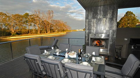 Gippsland Lakehouse - Tourism Canberra 0