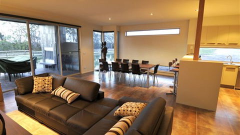 Gippsland Lakehouse - Tourism Canberra 3