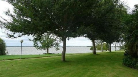 Waterfront Villa Tarni 14 - Tourism Canberra 4