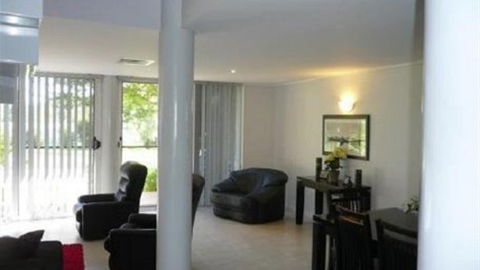 Waterfront Villa Tarni 14 - Tourism Canberra 5
